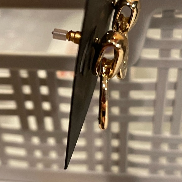 Laundry by Shelli Segal  Gold dangling Post Earrings 1 inch approx - Picture 3 of 3